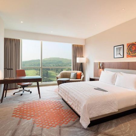 Le Meridien Putrajaya Exteriér fotografie A guest room at the hotel
