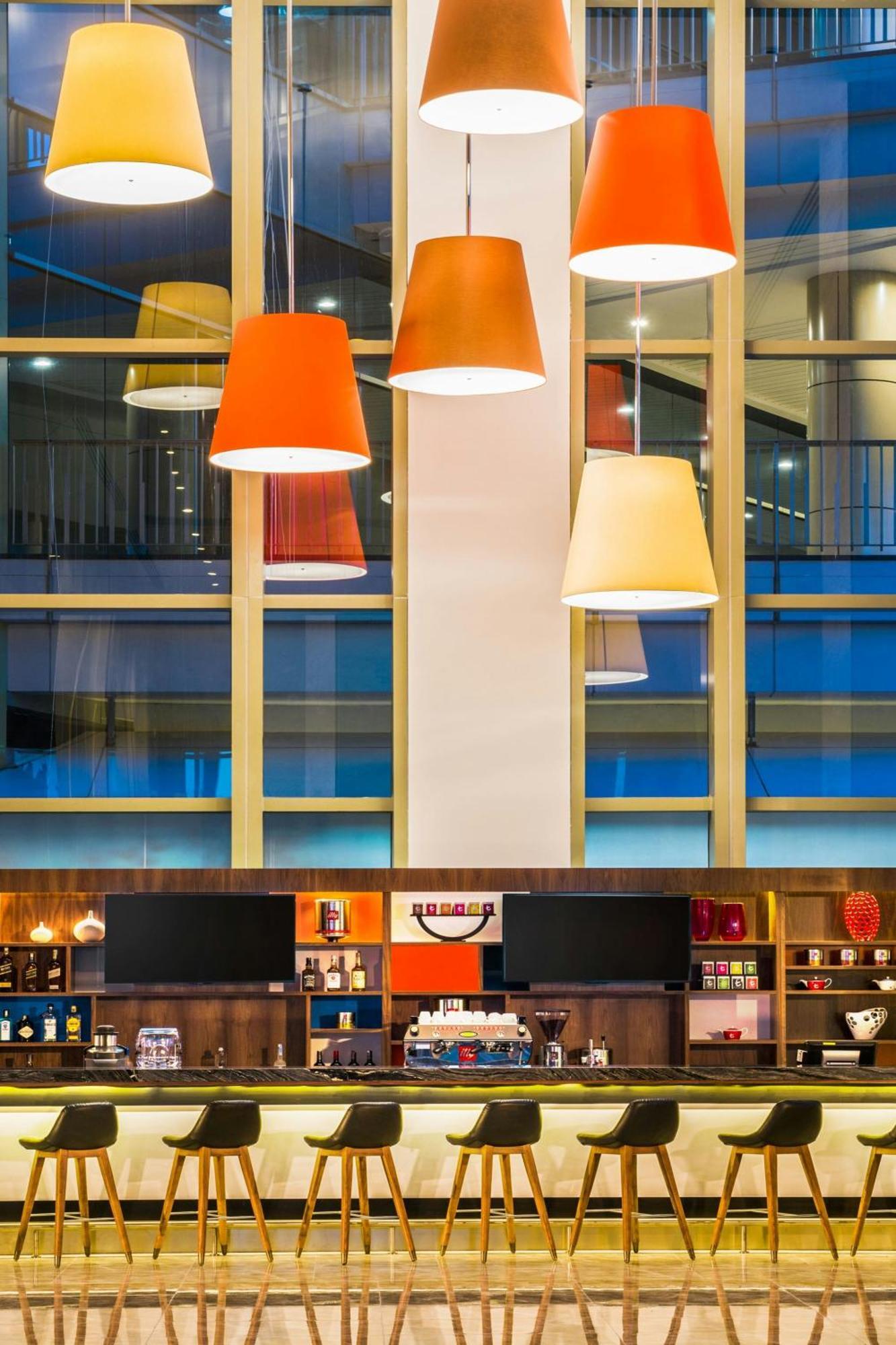 Le Meridien Putrajaya Exteriér fotografie The bar at the hotel